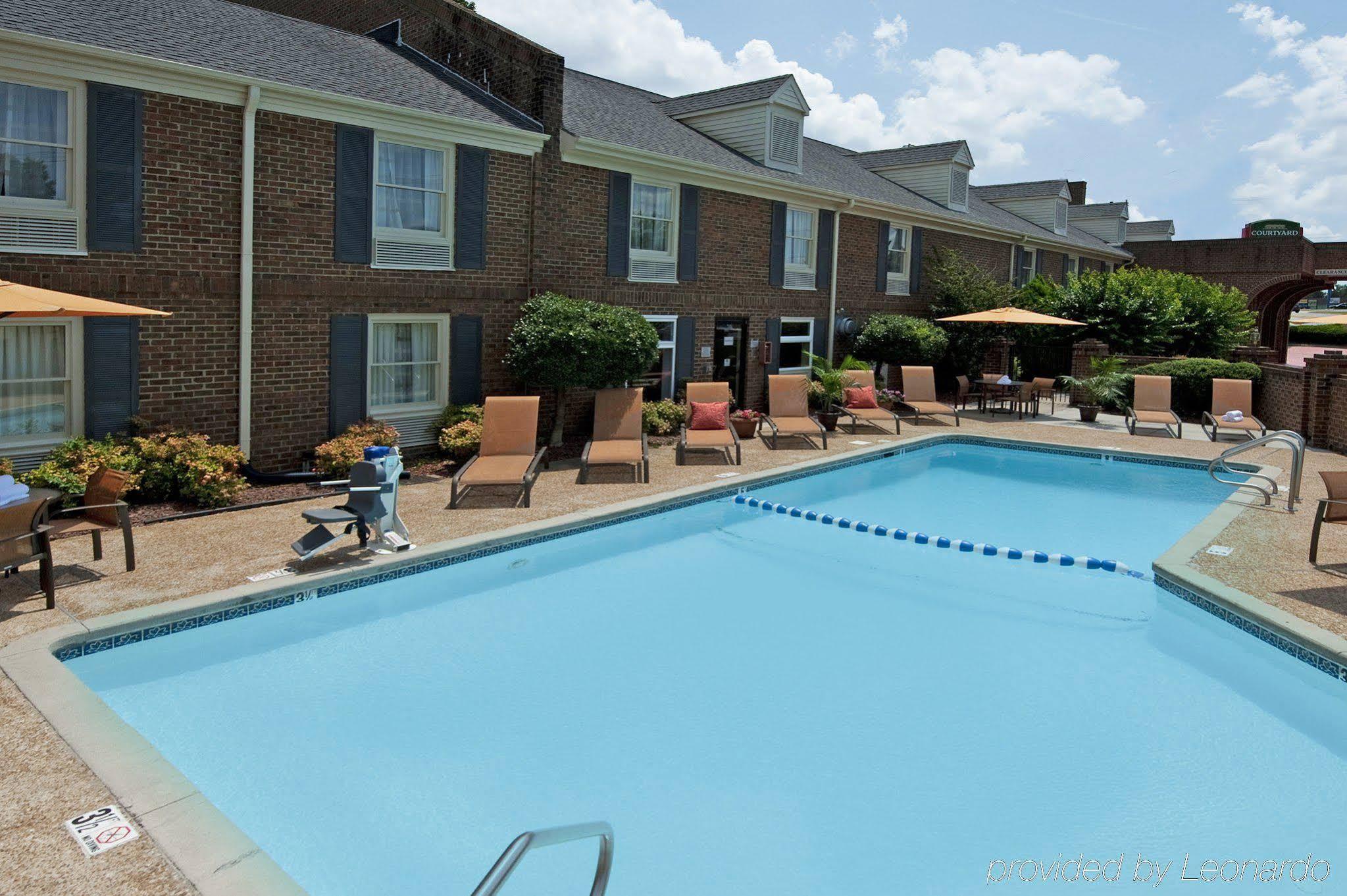 Courtyard 3*