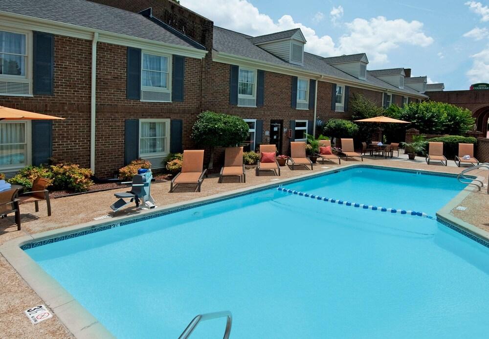 Hotel Courtyard 3*