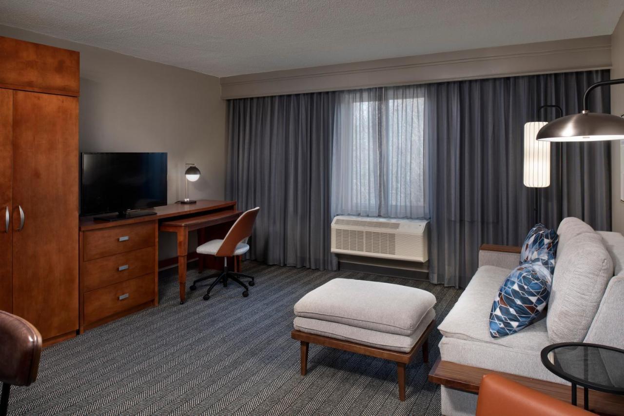 Courtyard Hotel 3*