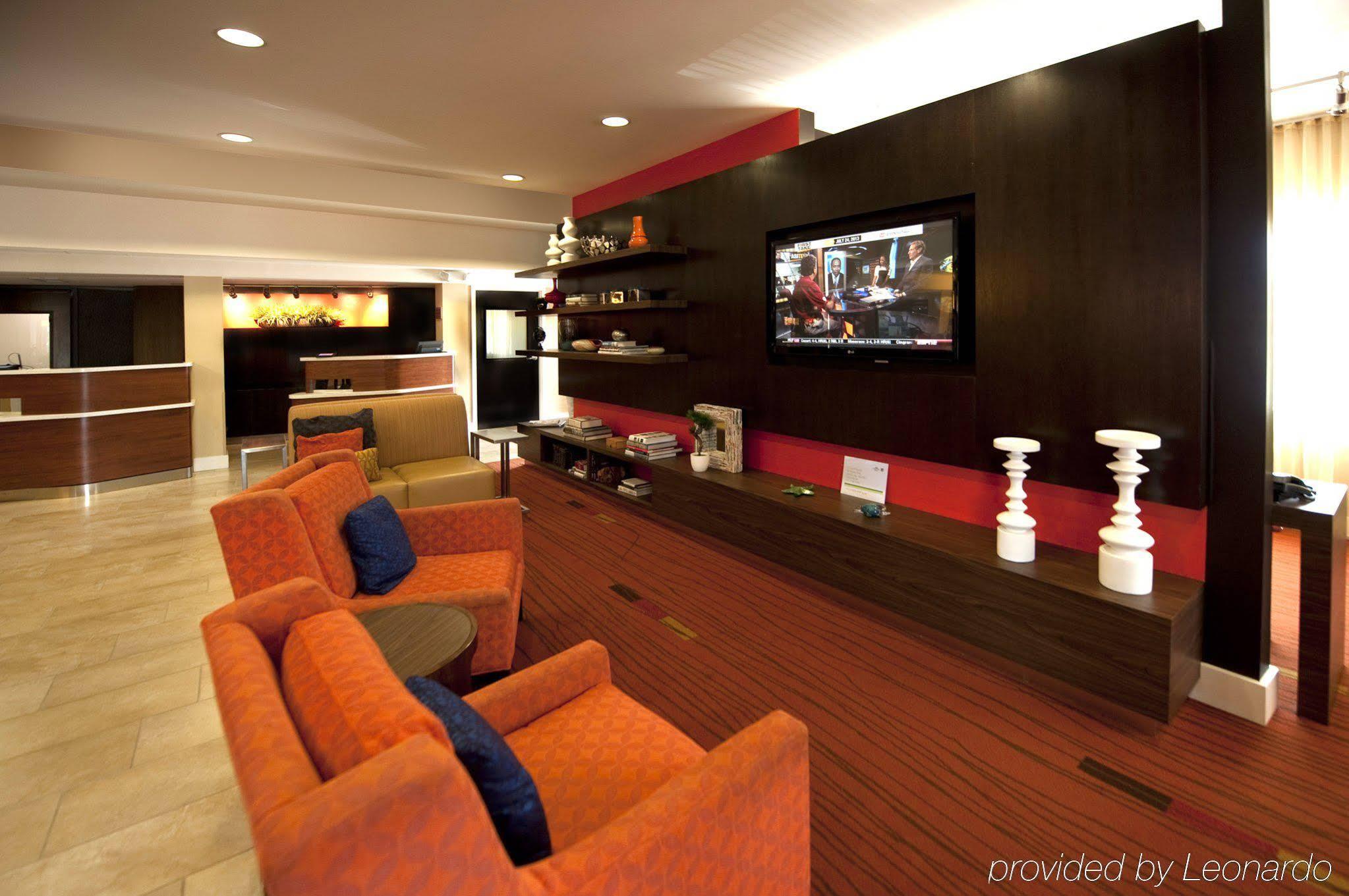Courtyard 3*